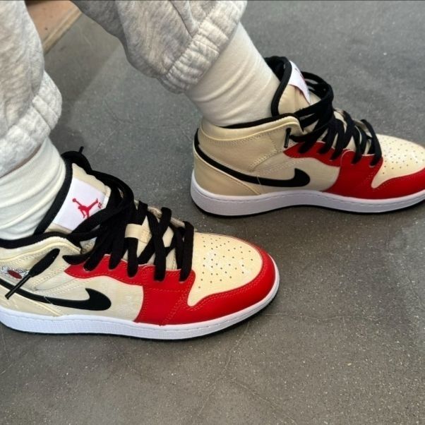 Jordan 1 Retro Lace - حذاء Nike Air Jordan 1 Mid