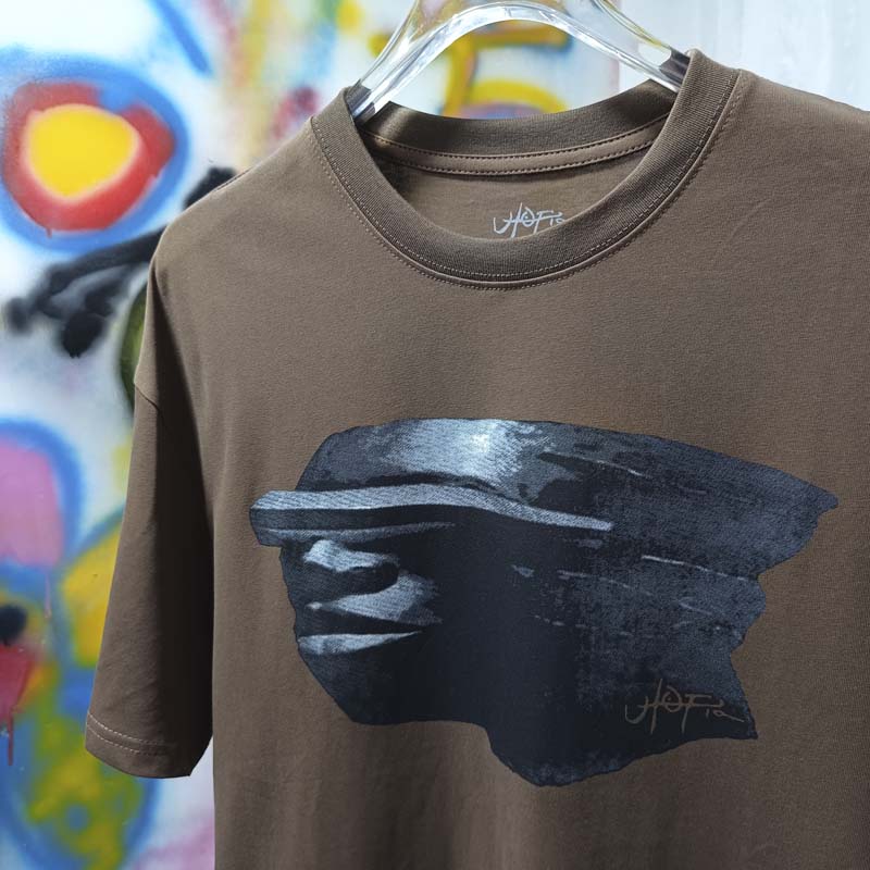تي شيرتات صيفية بطبعة تمثال ال - مراجعة Cactus Jack Tee وسعره